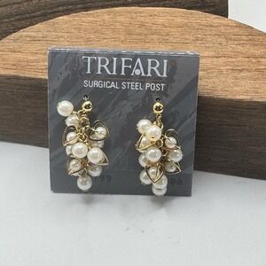 Trifari Earrings Womens Pierced Pearl Beaded Gold Tone Dangles 1.25 Inch Drop